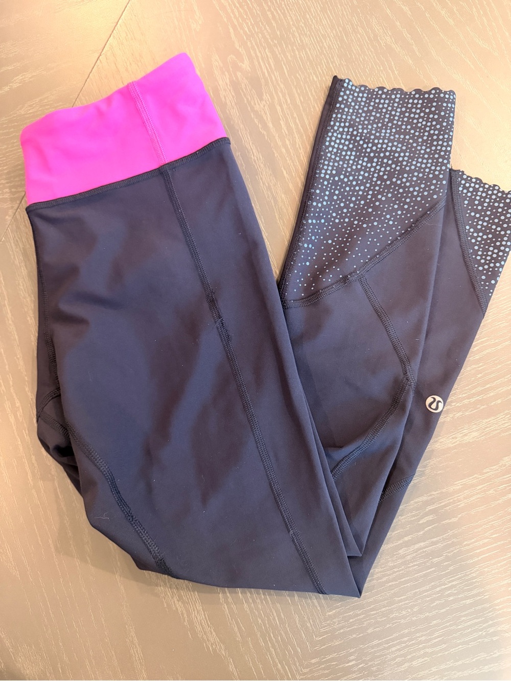 Lululemon Tight Stuff Tight II 25" - Size 8 - Black / Magenta / Reflective (EUC)